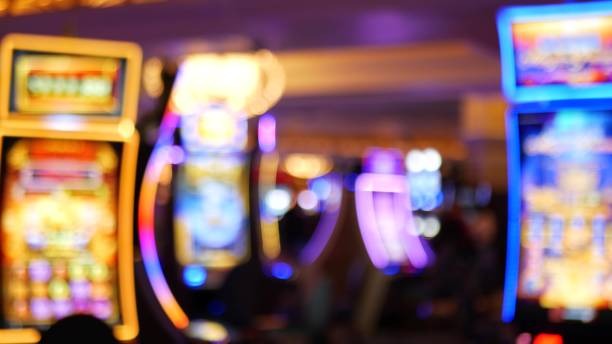 Antarmuka dashboard alienpoker menampilkan berbagai kategori permainan: live-dealer tables, slot games, dan sportsbook